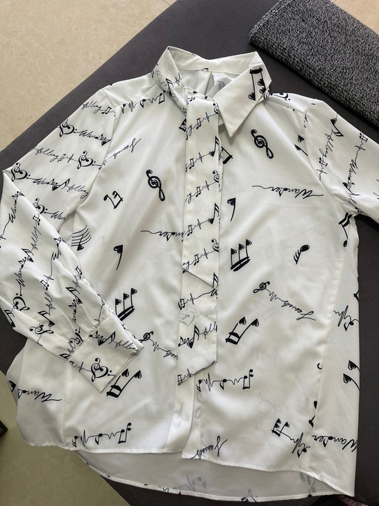 闲置转让Lily同款音符飘带领结衬衫