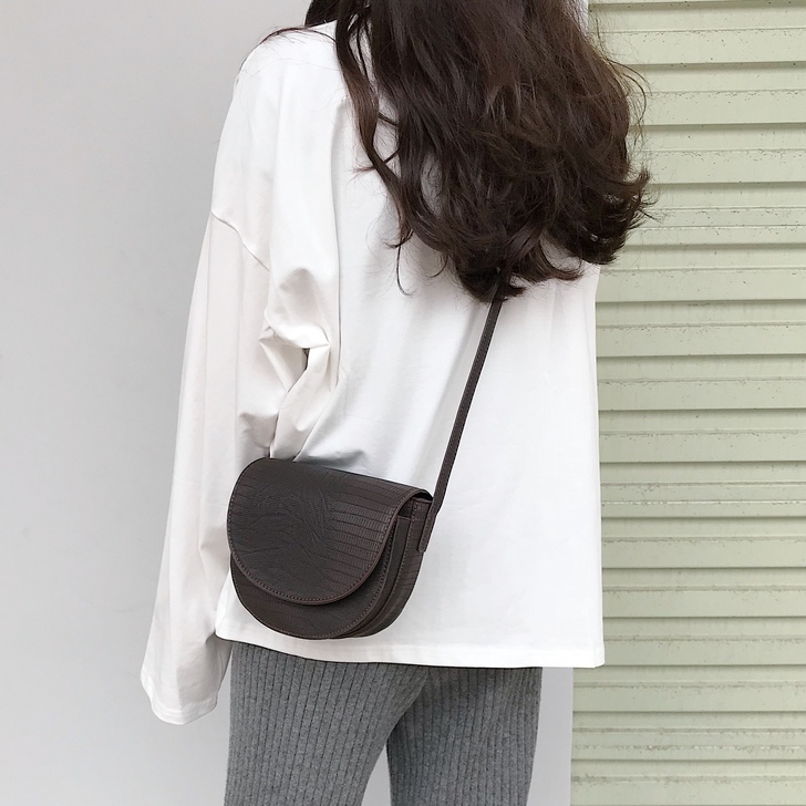 斜挎包包女2019新款chic复古港风少女...