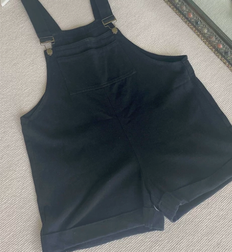 闲置背带黑色牛仔短裤 可以穿到120斤以内