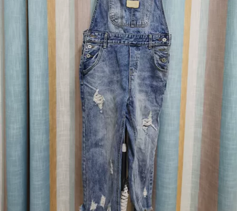 背带牛仔裤，八分裤，108斤以内穿，背带可...