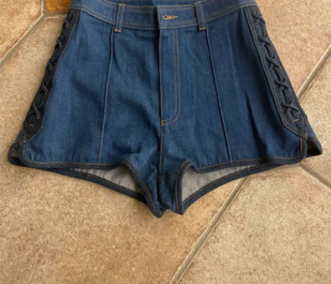 正品Mqueen牛仔短裤，40码，此码偏小...