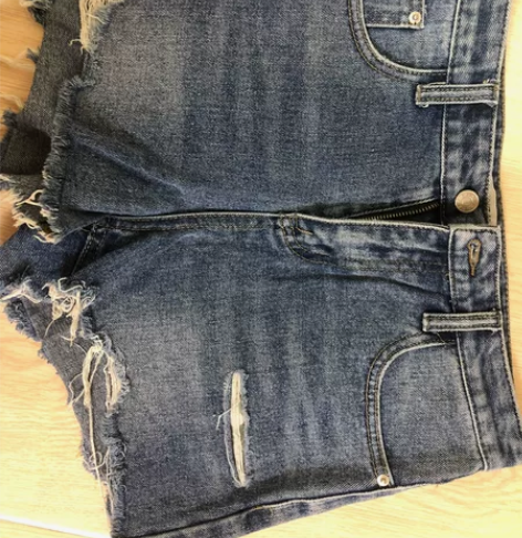 女士休闲牛仔短裤蓝色毛边破洞短裤28码很新...