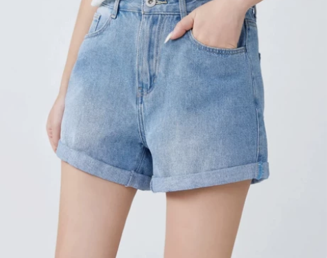 高腰弹力牛仔短裤，31码，裤长34.1，腰...