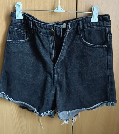 破洞毛边牛仔，M码165，夏季休闲百搭，搬...