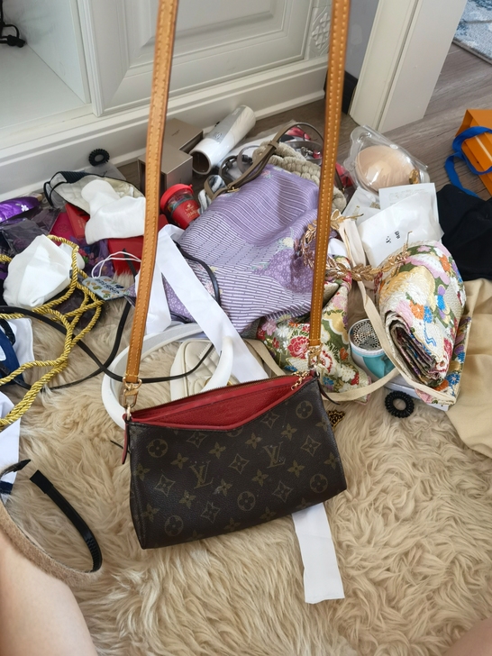 两个包一起便宜出，有使用痕迹