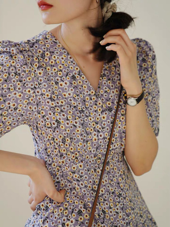 法式茶歇新款小雏菊连衣裙，九成新s码 印花...