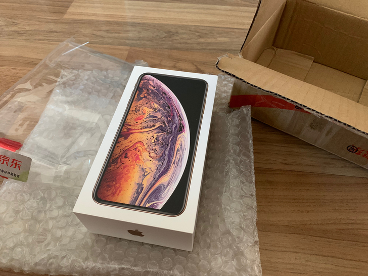 iPhone xs max 国行 64g