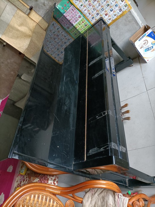八十年代星海牌钢琴,正常使用,完整漂亮大气!