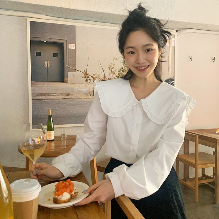 全新娃娃领白色衬衣，配裙子牛仔裤非常好看。...