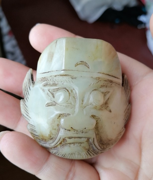 一线收获的老雕件:应该是玉雕,什么材质我确...