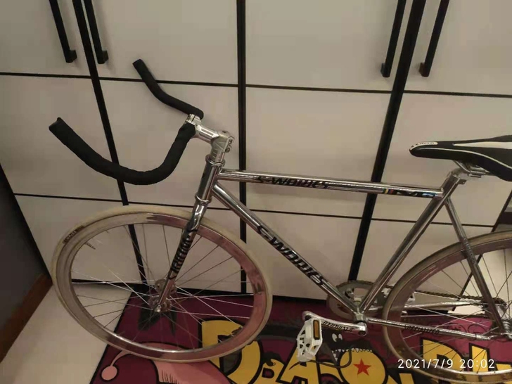 公路自行车死飞低价转卖。