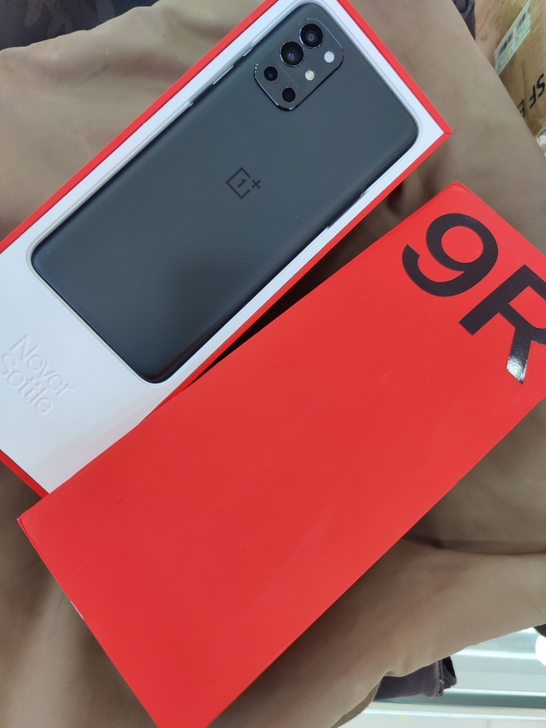 一加9r 8+128g黑岛 99新 全套都...