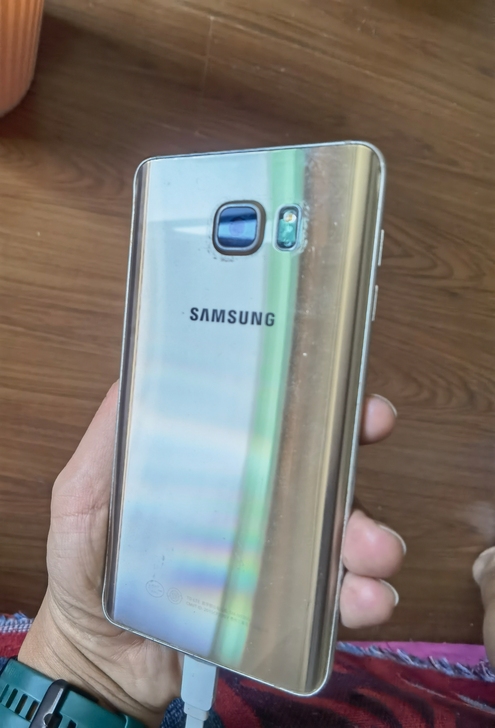 三星Galaxy Note5， SM-N9...