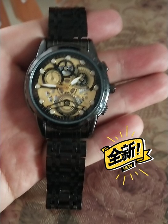 买来就没带过，表盘里是黄金的
