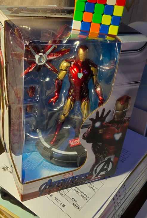 钢铁侠手办一枚，颜值超高，有喜欢的快快下单...