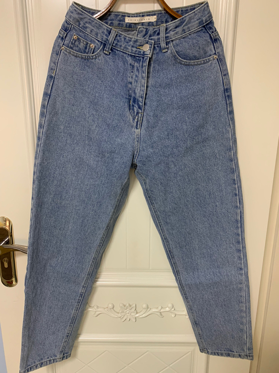 牛仔裤 基本全新，低价出25包邮，偏远地区...