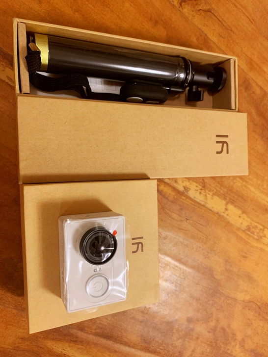 《全新》《包邮》,小蚁运动相机+神器自拍杆...