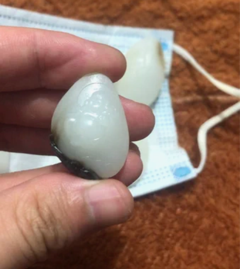 玉雕佛 和田玉俄料挂件佛 感兴趣的话点“我...