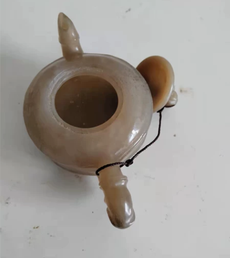 宽九公分，高4.5公分 和田玉 玉雕 壶型...