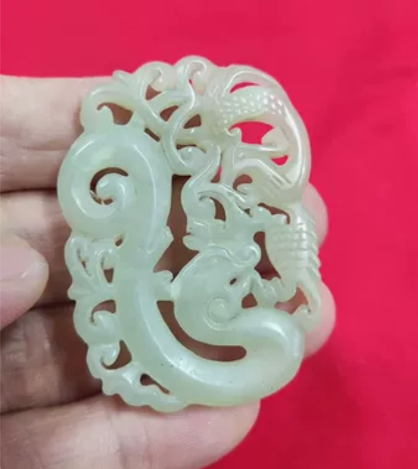 玉雕挂件，产地年代玉质不详，尺寸如图 10...