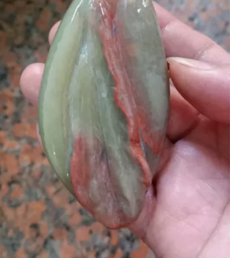 巧色玉雕生命之源(红线青玉) 感兴趣的话点...