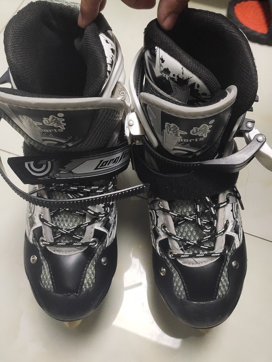 隆峰直排轮滑  9成新  可调节最大能穿到...