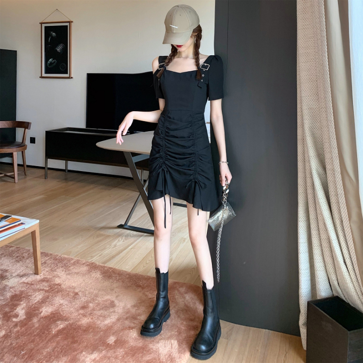 桔梗法式设计感小众小黑裙赫本风黑色方领露肩...