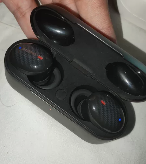 万魔降噪豆9成新 感兴趣的话点“我想要”和...