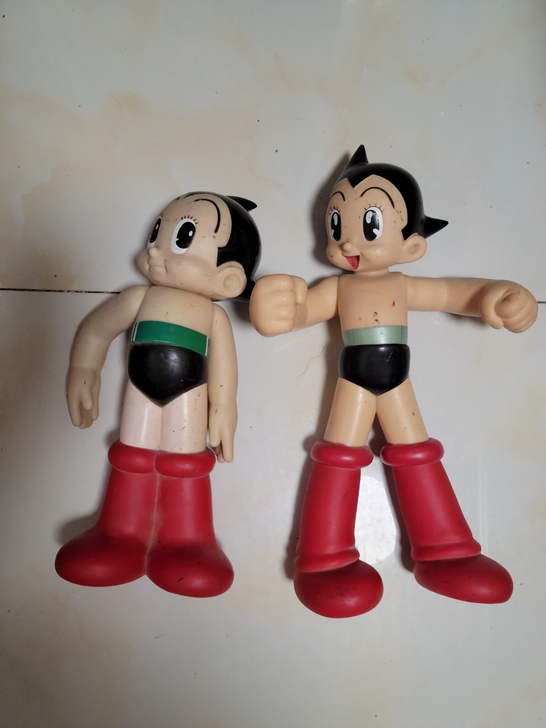 阿童木超大手办！  PVC搪胶材质，全高大...