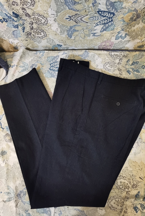 HUGO BOSS休闲裤54码 颜色如图纯黑