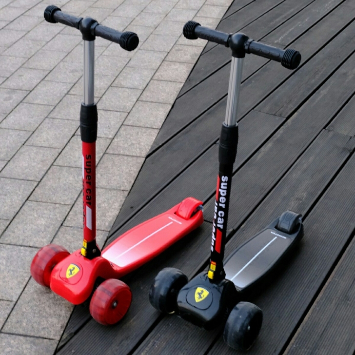 法拉利标儿童滑板车可折叠闪光轮滑板车越野轮...