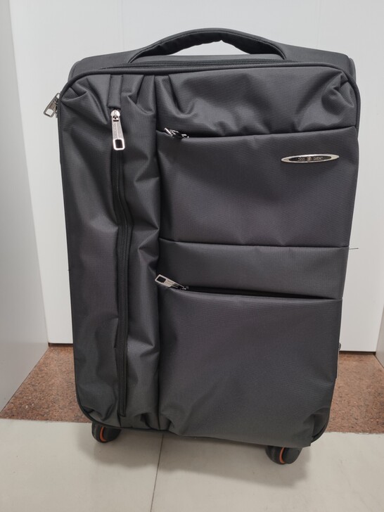 22寸，男士商务拉杆箱，8成新，完好无损。...