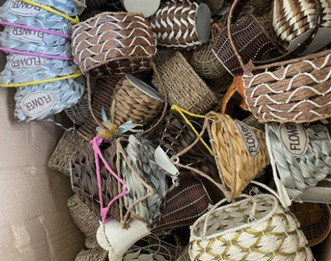 草编花篮！35元8个处理卖了！！ 感兴趣的...