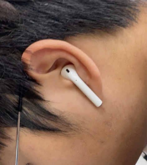 #无线耳机 就剩左耳加一个充电仓 #聊得来...