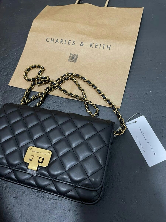 闺蜜送的小ck菱格链条女包