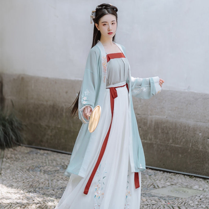 买了不到两个月，想出手换钱买点新汉服，毕竟...