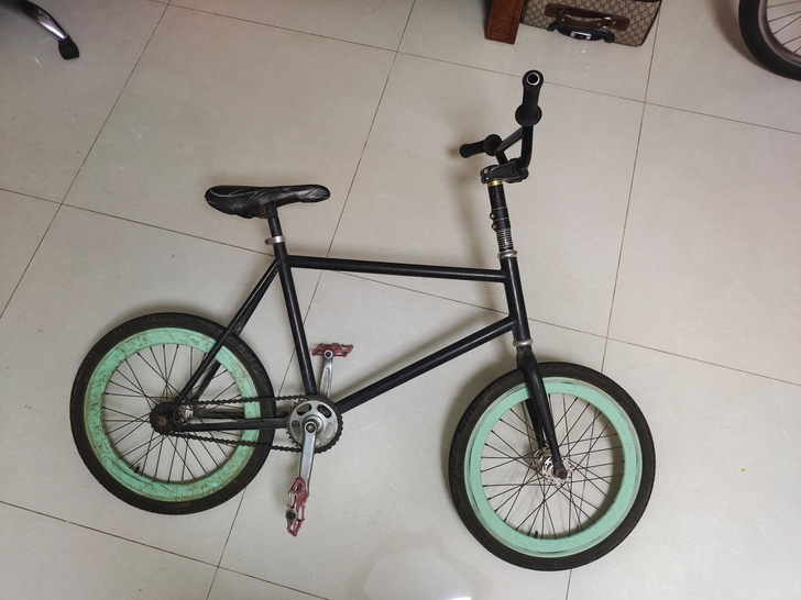 20寸死飞可玩动作可刀