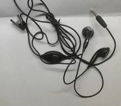 手机耳机全新，买手机送的带通话，一直闲置。...