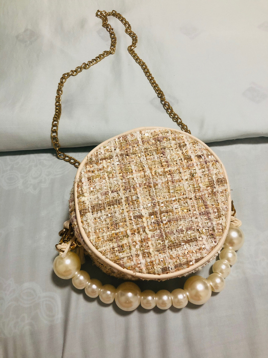 包邮全新小香风珍珠圆包斜挎包带链条，可手提...