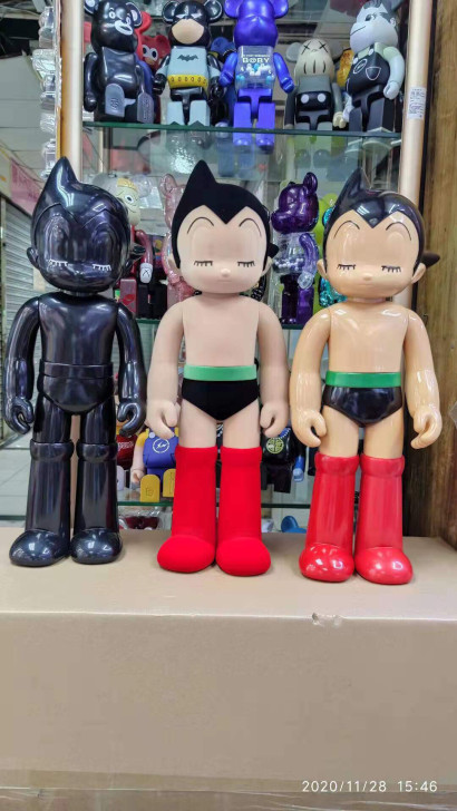 睡眠阿童木,高约60cm,盒装,全新