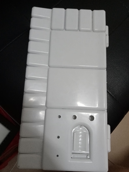 调色盘，里面是英温和荷尔拜因，颜料是送的，...