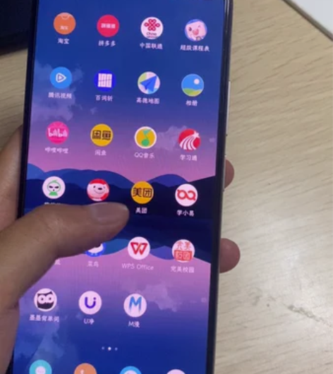 红米k40。骁龙870处理器哦。120hz...