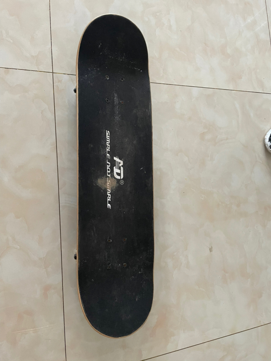 滑板车就玩了几次，现在低价出，30自提，需...