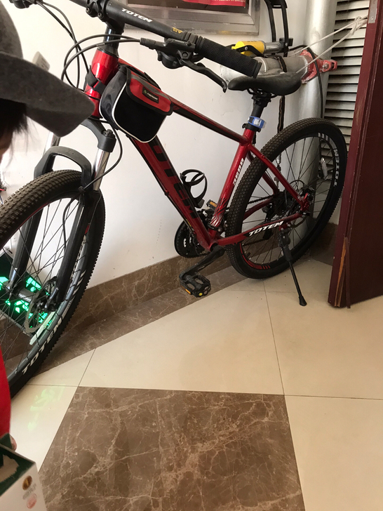 图腾牌子的自行车 在店里2000买的  骑...