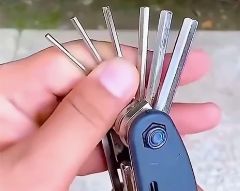 便携折叠随身小工具家用万能螺丝刀套装多功能...