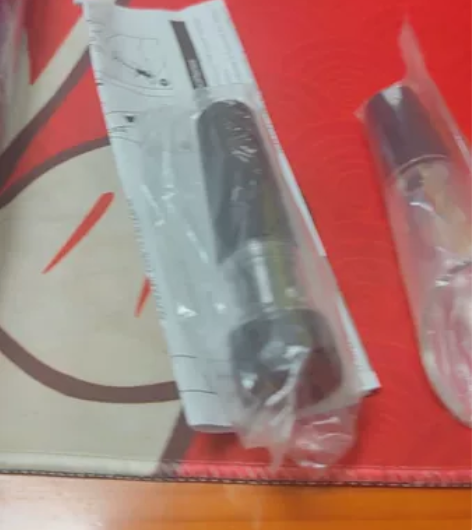 电动红酒开瓶器。没拆封的,全新的包邮。酒庄...