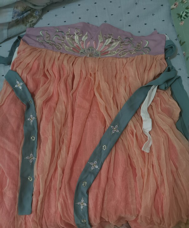 汉服襦裙 以前别人送的，从来没穿出去过
