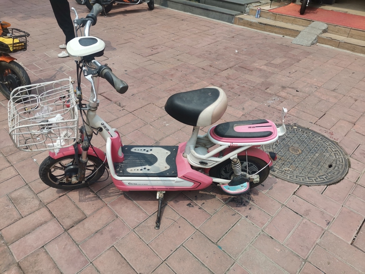 全新电池雅迪二手电动车