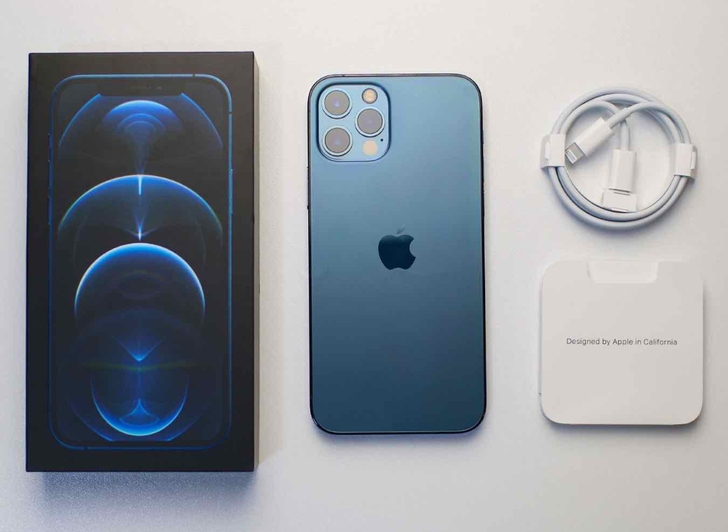 出一台手机，几乎全新，iPhone 12 ...