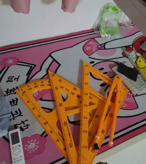 直尺圆规三角板，共20来个，打包自取。 感...